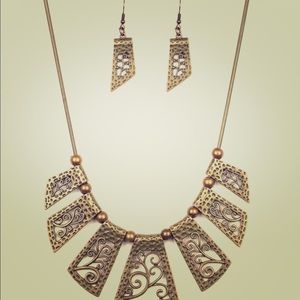 Extravaganza jewelry for only $5‼️